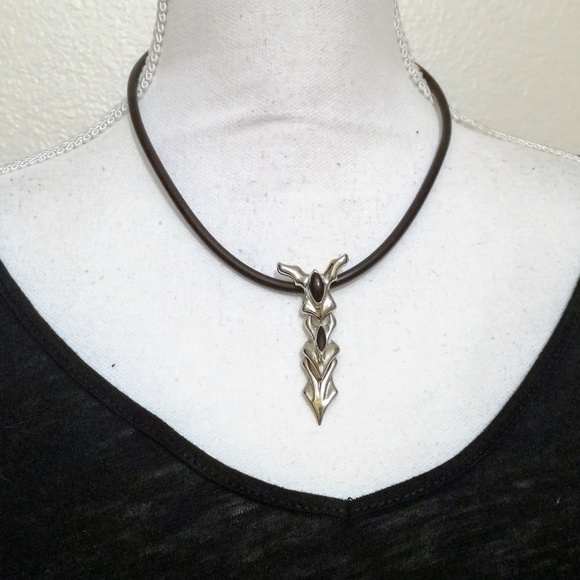 ♥️ Black Rubber-Like Necklace w Silver Pendan - Picture 2 of 3